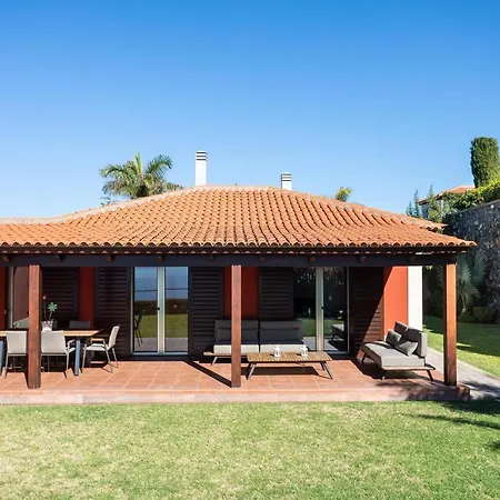 펜션 Prime Sea And Mountain Views With Pool El Pris