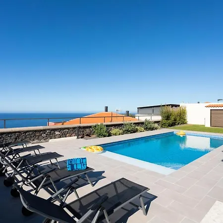 펜션 Prime Sea And Mountain Views With Pool *