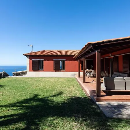 펜션 Prime Sea And Mountain Views With Pool El Pris