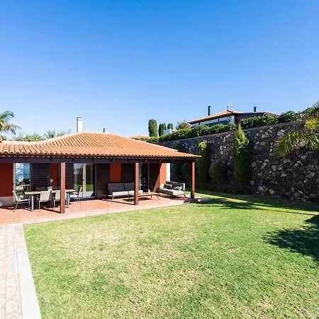 펜션 Prime Sea And Mountain Views With Pool El Pris