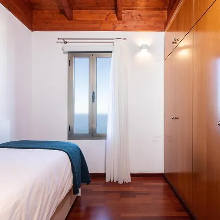 펜션 Prime Sea And Mountain Views With Pool *