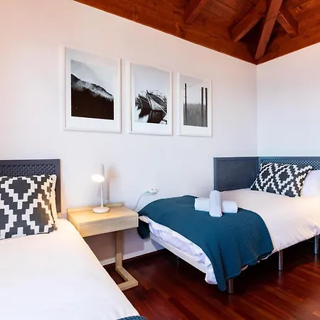펜션 Prime Sea And Mountain Views With Pool