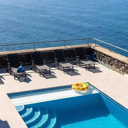 펜션 Prime Sea And Mountain Views With Pool El Pris